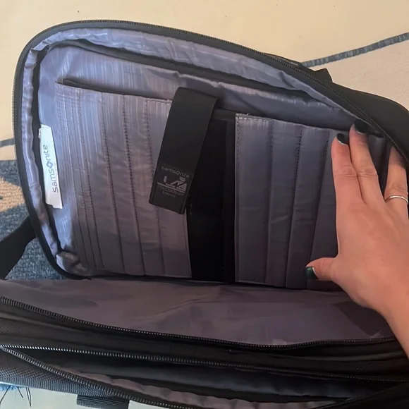 Mens Laptop Bag. Extremely Spacious. Used in good condition - Picture 4 of 4